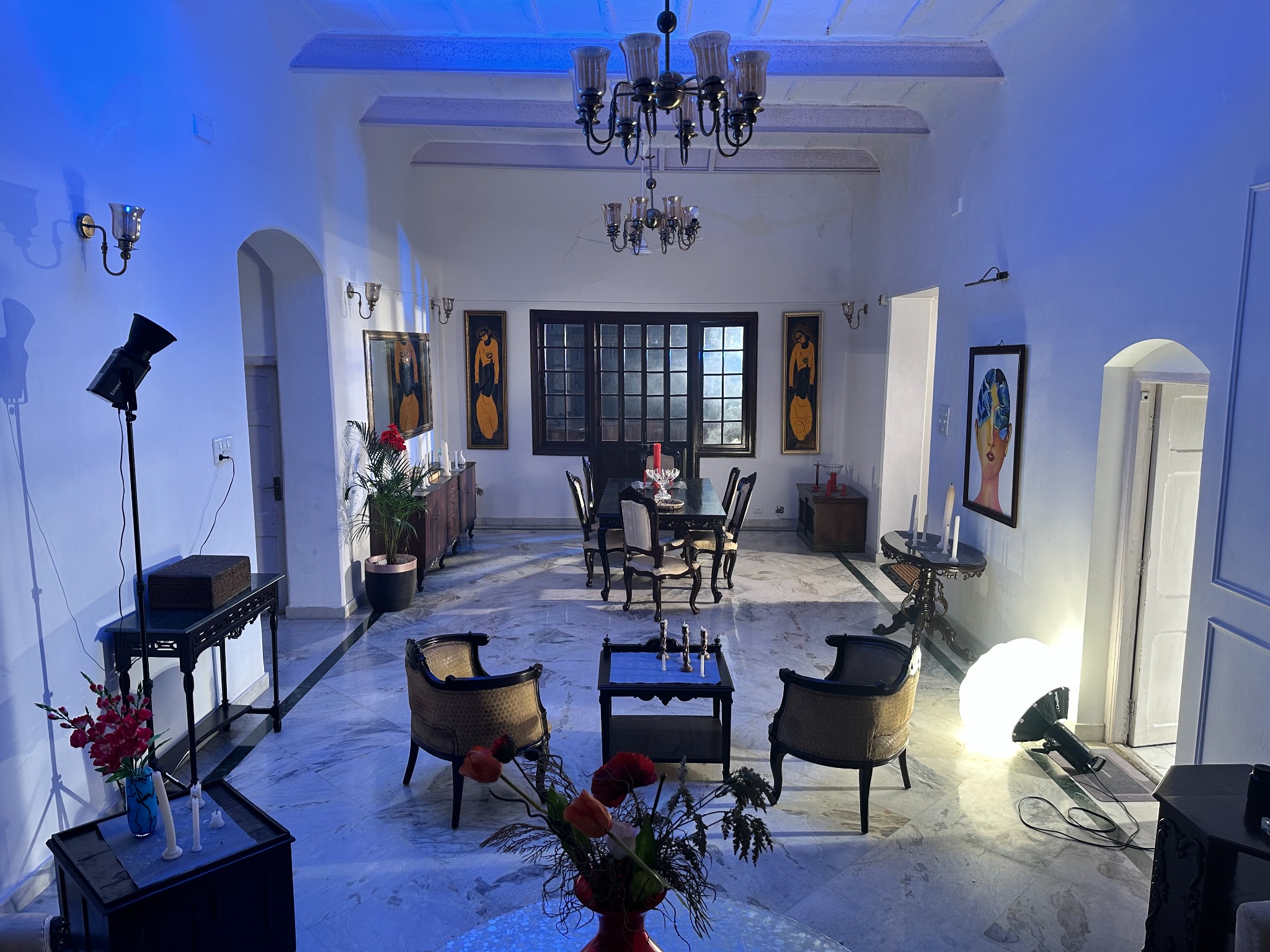 Wide view of the lighting fixtures placed across the salon floor