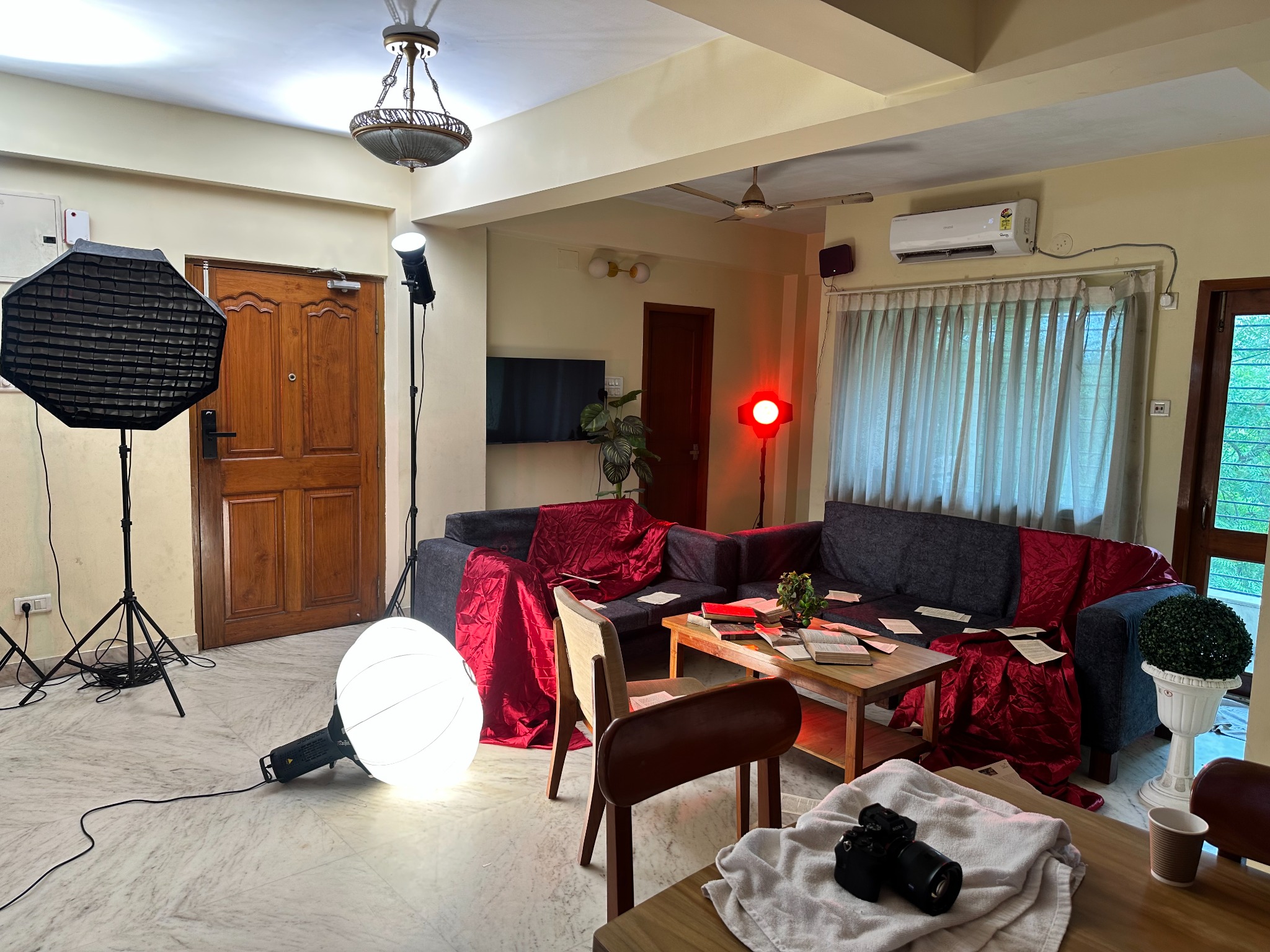 Lighting equipment and red fabric on the Snowra set