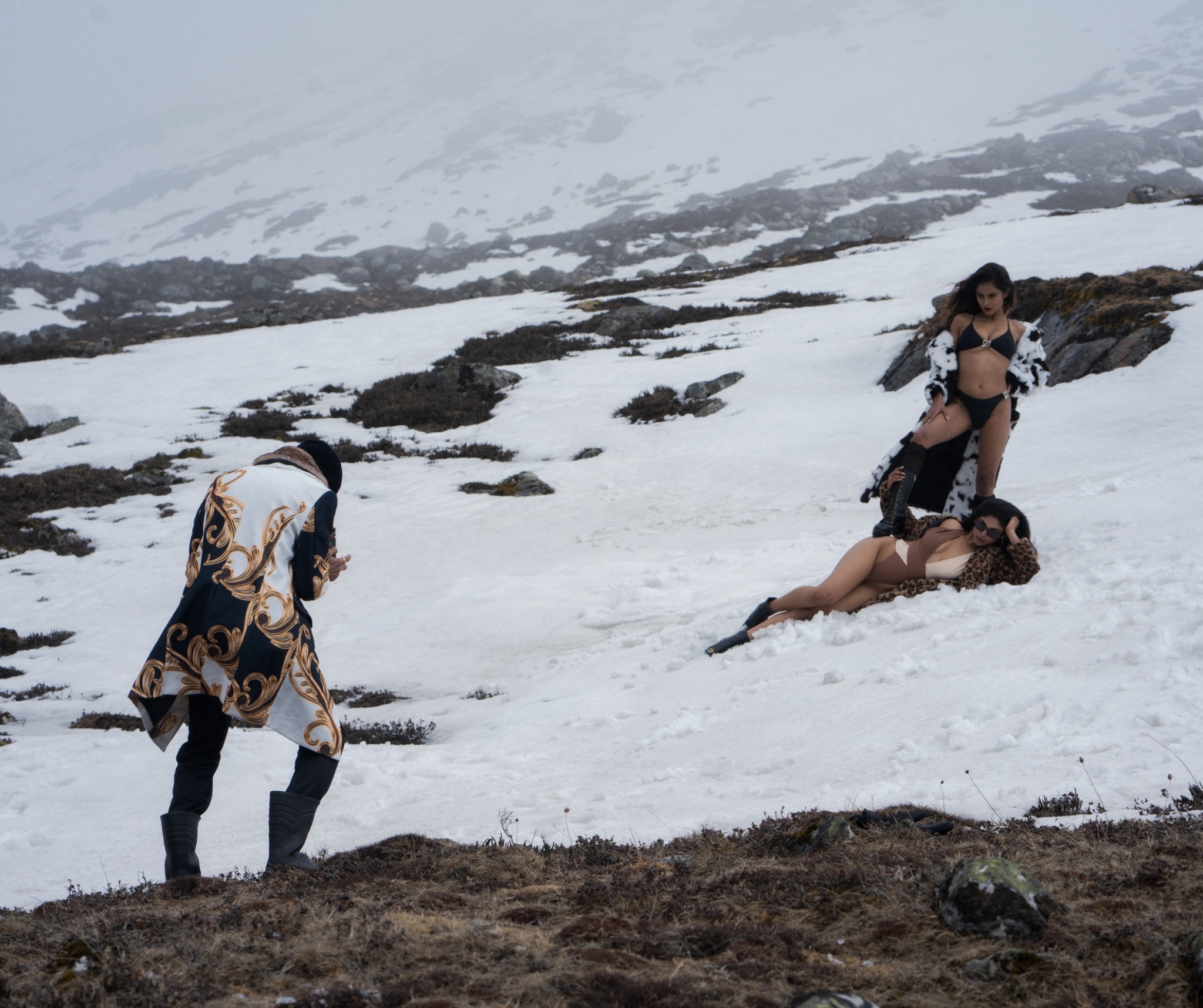 Behind the scenes of Sourish Mukherjee photographing two models in North Sikkim snow